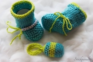 Geschenke-Sparset - Rassel mit Namensschuhe _075 Geschenke-Sparset - Rassel mit Namensschuhe _075 von Strickparadies-Shop