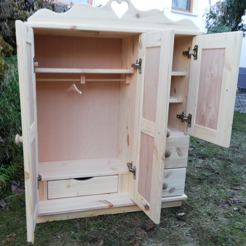 Puppenschrank Puppenschrank von Holzwurm-atze