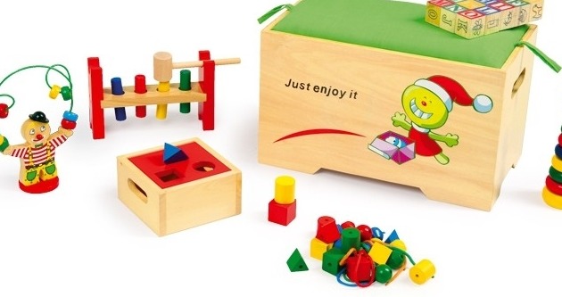 Spieltruhe inkl. Spielzeug personalisiert von spiel-dich-schlau.net