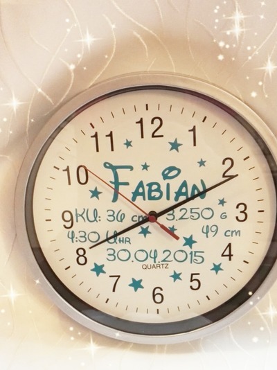 Wanduhr mit Name / Namen und Geburtsdaten Wanduhr mit Name / Namen und Geburtsdaten von La Krea Le