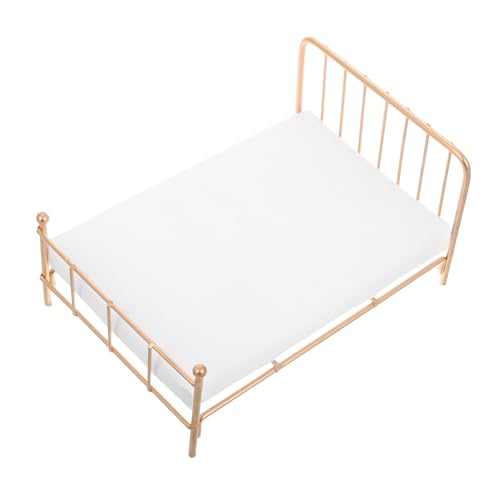 ADOCARN Mini Bett Modellmaßstab Zubehör Für Puppenhaus Vintage Puppenhausmöbel Puppenhausbett Realistisches Miniaturbett Mit Matratze Requisite Schlafzimmer Kleines Kinderbett von ADOCARN