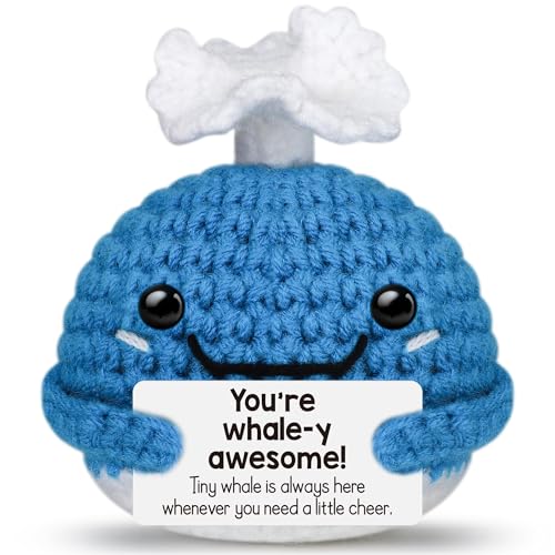 ALUNME Neuheit Häkelpuppe Weird Stuff Geschenke, niedliches kleines Strickdekor mit toller Karte, Weihnachtsabschluss, lustige Gag-Geschenke, weißer Elefant Geschenke für Freunde (Blauwal) von ALUNME