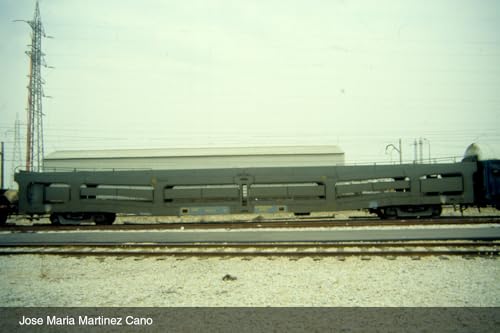 Arnold HN4413 RENFE 2-teiliges DDMA-Autotransporter-Set mit seitlichen Schutzgittern, Originale Lackierung, Periode IV-Modell, Eisenbahnfahrzeuge – Reisebusse von ARNOLD