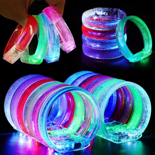 AUAUY 12 Stück LED Leuchtarmbänder Blinkende Armbänder in der Dunkelheit Party Zubehör Glowstick Armband, Beleuchtendes Spielzeug für Geburtstagsparty Geschenke, Armreif für Kinder Erwachsene von AUAUY