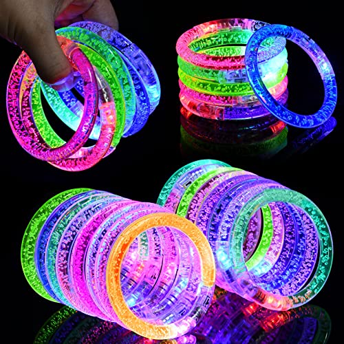 AUAUY 16 Stück LED Leuchtarmbänder Blinkende Armbänder in der Dunkelheit Party Zubehör Glowstick Armband, Beleuchtendes Spielzeug für Geburtstagsparty Geschenke, Armreif für Kinder Erwachsene AUAUY 16 Stück LED Leuchtarmbänder Blinkende Armbänder in der Dunkelheit Party Zubehör Glowstick Armband, Beleuchtendes Spielzeug für Geburtstagsparty Geschenke, Armreif für Kinder Erwachsene von AUAUY