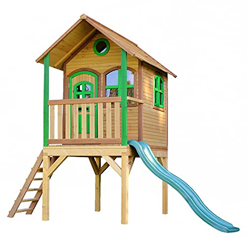 AXI Spielhaus Laura mit grüner Rutsche | Stelzenhaus in Braun & Grün aus FSC Holz für Kinder | Spielturm mit Wellenrutsche für den Garten. von AXI
