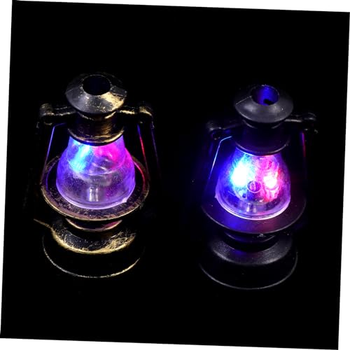 Abaodam 2 Stück Retro Kerosinlampen für Puppenhäuser Tischleuchten für Dekoration und Mikrolandschaften Simulation von Öllampen mit Lichteffekt Abaodam 2 Stück Retro Kerosinlampen für Puppenhäuser Tischleuchten für Dekoration und Mikrolandschaften Simulation von Öllampen mit Lichteffekt von Abaodam