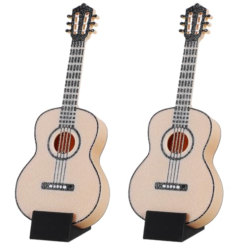 Abaodam 2er-Set Miniatur-Gitarren mit Ständer: Mini-Musikinstrument - Bassgitarrenmodell zur Puppenhausdekoration, Kinderspielzeug, Geburtstagsgeschenke, Mehrfarbig Abaodam 2er-Set Miniatur-Gitarren mit Ständer: Mini-Musikinstrument - Bassgitarrenmodell zur Puppenhausdekoration, Kinderspielzeug, Geburtstagsgeschenke, Mehrfarbig von Abaodam