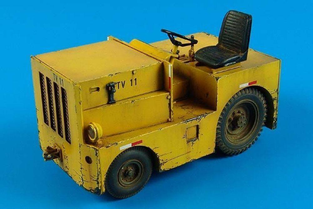 DMC Logan T-40 USAF tow tractor DMC Logan T-40 USAF tow tractor von Aerobonus