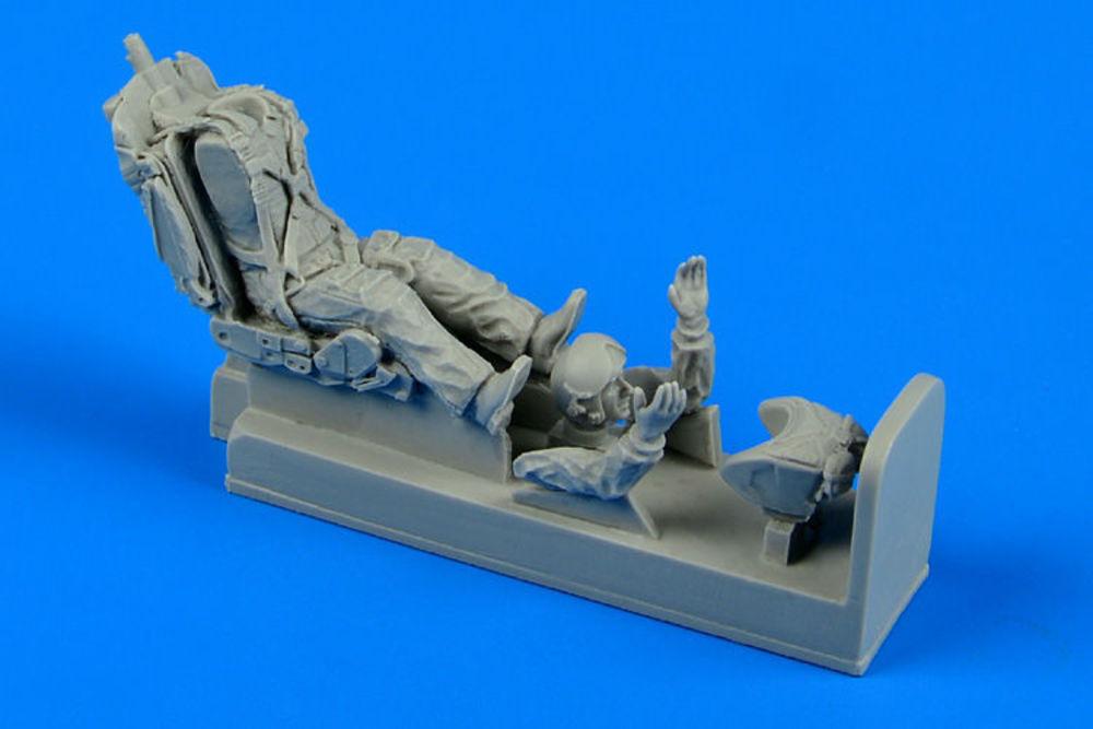 MiG-21 MF/Bis/SMT Pilot with ejection seat MiG-21 MF/Bis/SMT Pilot with ejection seat von Aerobonus