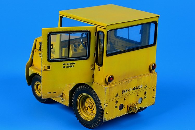 United Tractor GC340/SM-340 US Navy/DLA United Tractor GC340/SM-340 US Navy/DLA von Aerobonus