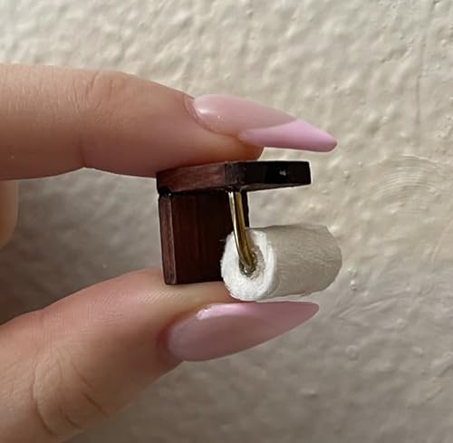 Miniatur Puppenhaus Toilettenpapierrolle mit Holzhalter, Maßstab 1:12, Höhe 1,5 cm Miniatur Puppenhaus Toilettenpapierrolle mit Holzhalter, Maßstab 1:12, Höhe 1,5 cm von Air-Ads Supplies