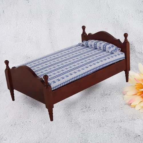 Akozon 1:12 Skala Realistische Holzpuppenhausbett Redwood Farbminiaturmöbel mit Gestreiften Matratze (Rosenholzfarbe) von Akozon