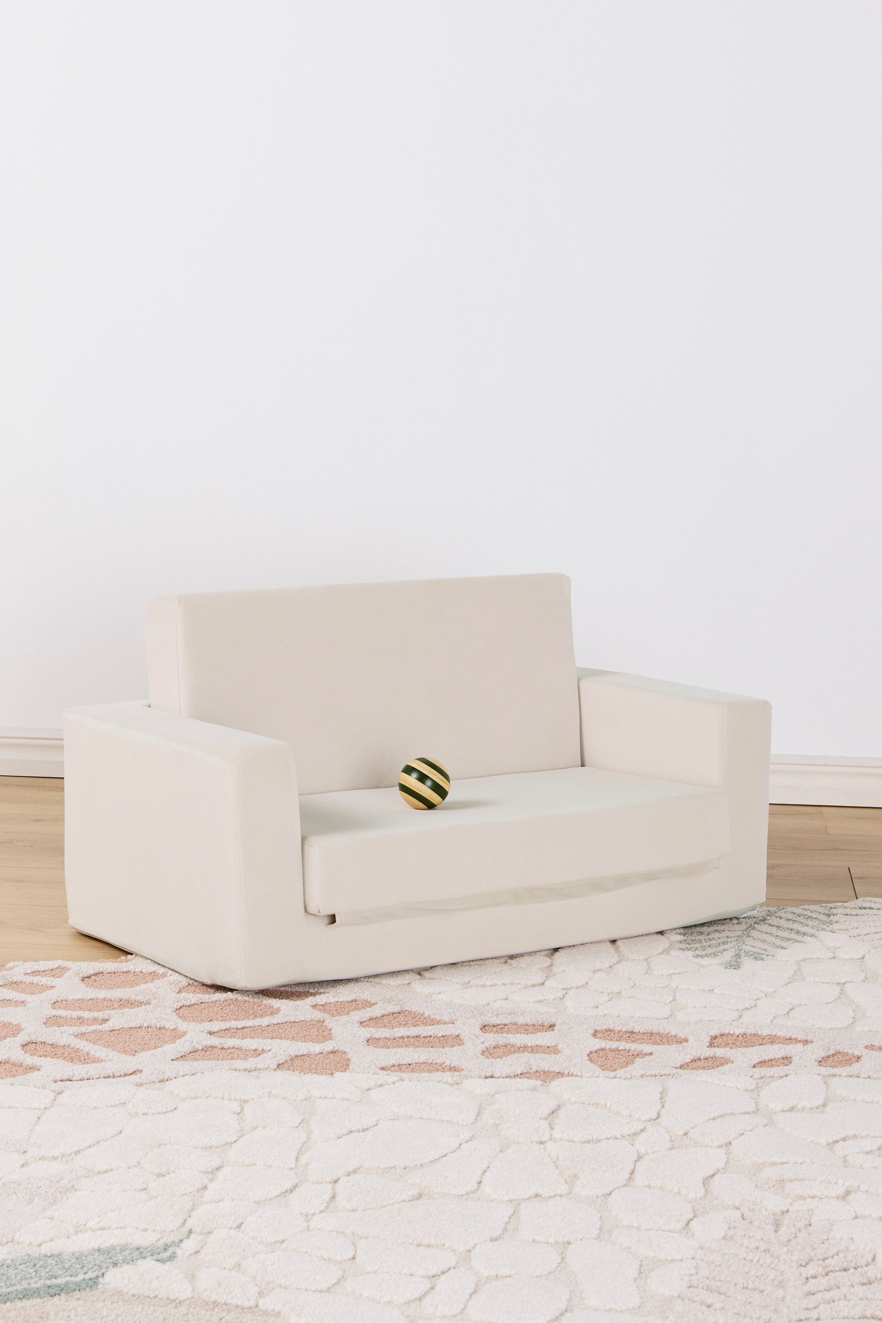 Alice &  Fox Cubbie Klappbares Sofa 94x55 cm, Beige, Kindersofa, Kindercouch, Kinder von Alice & Fox