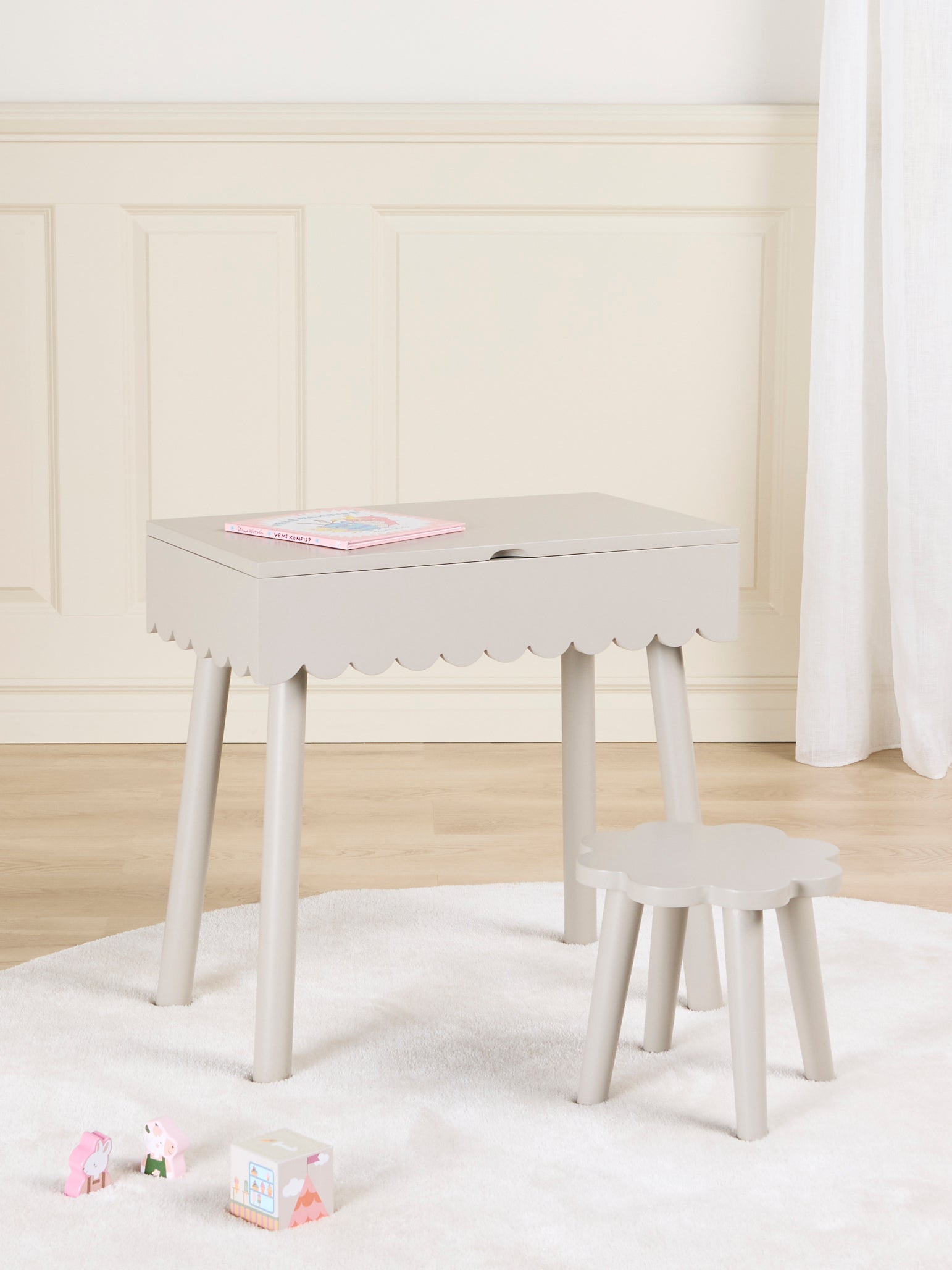 Alice &  Fox Dune Schminktisch Toddler, Greige von Alice & Fox