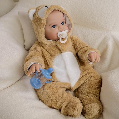 Anano Lebensgroße Reborn-Puppe Pickle 48 cm Mit Weichem Körper, Lebensechte Newborn Baby Puppe Mit Offenen Augen, Handgefertigte Realistische Babypuppe Für Kinder Ab 3 von Anano