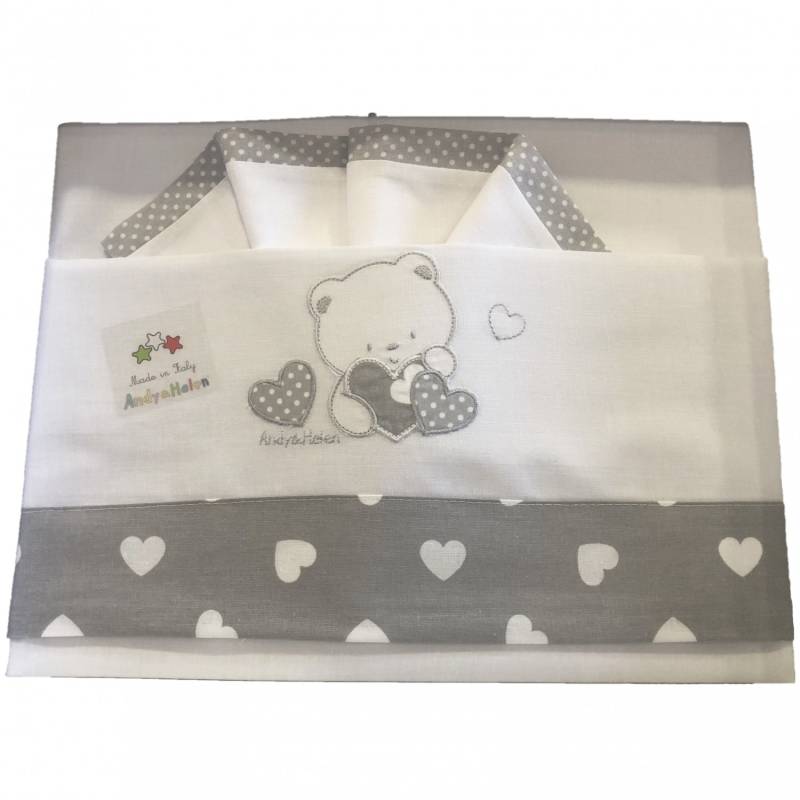 Andy & Helen Sheets Set für Kinderbett bestickt D35 3 Stk. Grau Andy & Helen Sheets Set für Kinderbett bestickt D35 3 Stk. Grau von Andy & Helen