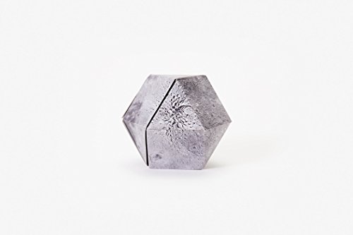 Design by Brendan Ravenhill DYMAXION - Faltbarer Globus / Farbe: Erde Mond Design by Brendan Ravenhill DYMAXION - Faltbarer Globus / Farbe: Erde Mond von Areaware