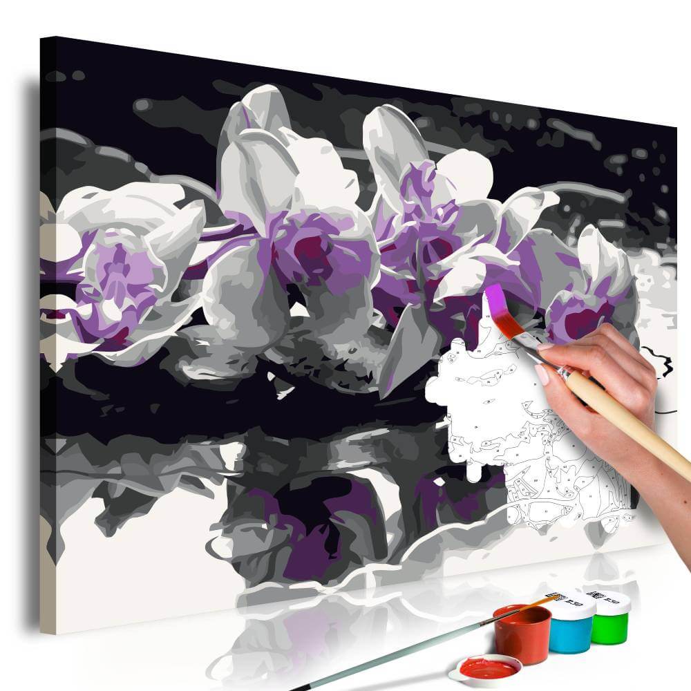 Malen nach Zahlen - Violette Orchidee (schwarzer Hintergrund & Wasserspiegelung) von Artgeist