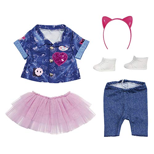 BABY born Deluxe Jeans-Kleid Spiel Set für 43cm Puppe - Einfach für Kleine Hände, Kreatives Spiel fördert Empathie & Soziale Fähigkeiten, für Kleinkinder ab 3 Jahren - Inklusive Shirt & mehr BABY born Deluxe Jeans-Kleid Spiel Set für 43cm Puppe - Einfach für Kleine Hände, Kreatives Spiel fördert Empathie & Soziale Fähigkeiten, für Kleinkinder ab 3 Jahren - Inklusive Shirt & mehr von BABY Born