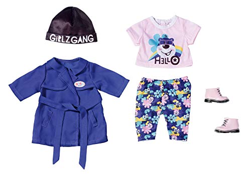 BABY born Deluxe Kalte Tage Set für 43cm Puppe - Leicht für Kleine Hände, Kreatives Spiel fördert Empathie & Soziale Fähigkeiten, für Kleinkinder ab 3 Jahren - Inklusive Trenchcoat, Hose, Hut & mehr BABY born Deluxe Kalte Tage Set für 43cm Puppe - Leicht für Kleine Hände, Kreatives Spiel fördert Empathie & Soziale Fähigkeiten, für Kleinkinder ab 3 Jahren - Inklusive Trenchcoat, Hose, Hut & mehr von BABY Born