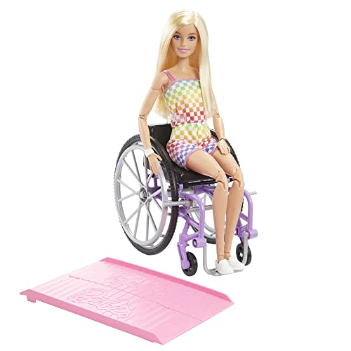 Barbie Fashionista-Puppe, Rollstuhl mit blonden Haaren und Regenbogen-Jumpsuit, Rollstuhl und Rampe, Puppe inklusive, Geschenk für Kinder, Spielzeug ab 3 Jahre,HJT13 von Barbie