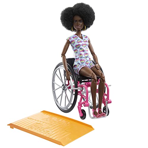 Barbie Fashionistas, Schwarze schwarzen Haaren, Rollstuhl mit farbigem Overall, Rollstuhl mit Rampe, inkl Puppe, Geschenk für Kinder, Spielzeug ab 3 Jahre,HJT14 von Barbie