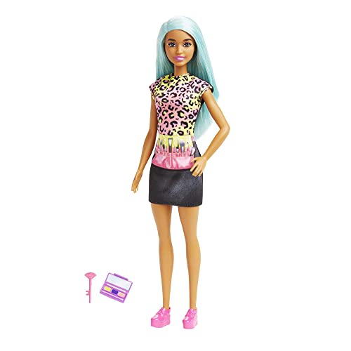 Barbie You Can Be Anything Serie, Visagistin, Barbie-Puppe mit blaugrünem Haar, Geparden-Shirt, Schminkpalette, Barbie-Accessoires, inkl. Barbie-Puppe, Geschenk für Kinder, Spielzeug ab 3 Jahre,HKT66 von Barbie