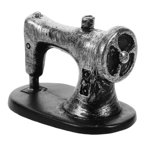 BCOATH Vintage Miniatur Nähmaschine Puppenhaus Zubehör Retro Design Dekoratives Sammlerobjekt und Fotorequisite für Vintage Dollhouse Wohnaccessoires BCOATH Vintage Miniatur Nähmaschine Puppenhaus Zubehör Retro Design Dekoratives Sammlerobjekt und Fotorequisite für Vintage Dollhouse Wohnaccessoires von BCOATH