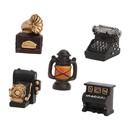 BESPORTBLE 5Stücke Teiliges Hausmöbel Aus Harz Retro Dekoration Mit Schreibmaschine Klavier Lampe Filmprojektor Und Öllampe Für Puppenhaus Und Kreative Wohnaccessoires von BESPORTBLE