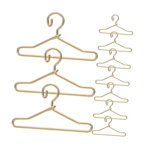 BESTonZON 10 Stück Mini Puppenkleiderbügel aus Goldfarbene Miniaturkleiderbügel für Puppenhaus Zarte Kleine Kleiderbügel für Puppenröcke und Mini Garderobe Platzsparend und Vielseitig von BESTonZON