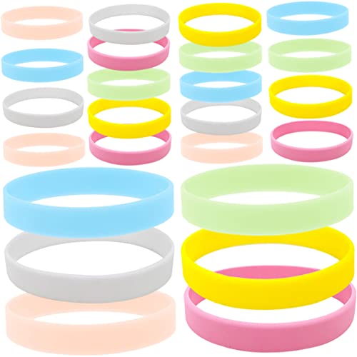 BESTonZON 24 Stück Leuchtende Silikonarmbänder Glow in The Dark Handgelenkarmbänder für Partys Kindergeburtstage und Rave Events in Verschiedenen Farben Grün Orange Gelb von BESTonZON