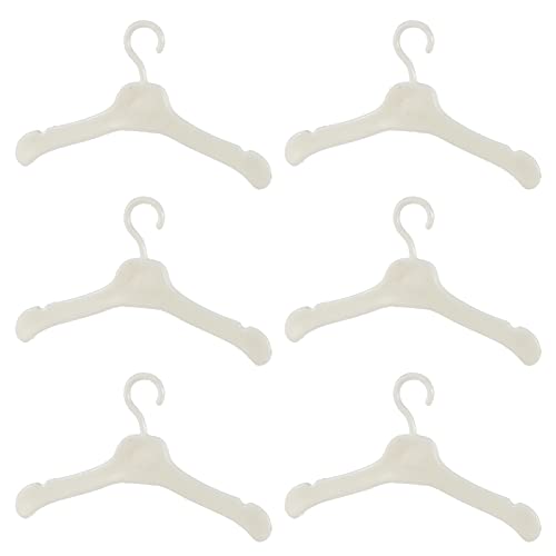 BESTonZON 50Stücke Puppenkleiderbügel aus Kunststoff Puppen Aufhänger für Puppenkleidung zur Aufbewahrung und Organisation von Puppenoutfits Leicht Tragbar von BESTonZON