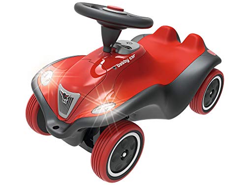BIG-Bobby-Car Next - Deluxe Variante, Kinderfahrzeug mit LED-Front Scheinwerfer, Flüsterreifen und weichem Sitz, belastbar bis zu 50 kg, Rutschfahrzeug für Kinder ab 1 Jahr, rot BIG-Bobby-Car Next - Deluxe Variante, Kinderfahrzeug mit LED-Front Scheinwerfer, Flüsterreifen und weichem Sitz, belastbar bis zu 50 kg, Rutschfahrzeug für Kinder ab 1 Jahr, rot von BIG Spielwarenfabrik