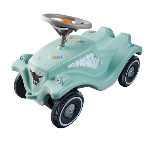 BIG Bobby Car Classic Green Sea - Rutschauto ab 1 Jahr im bunten Meeres-Design mit grauem Sicherheits-Lenkrad und Hupe, für Kinder von 1-5 Jahre (bis 50 kg), salbei mit Aufklebern von BIG Spielwarenfabrik