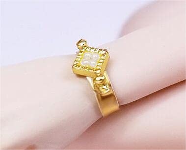 BOSWON 1 x goldenes Armband im Maßstab 1/6 für 30,5 cm weibliche Figuren BOSWON 1 x goldenes Armband im Maßstab 1/6 für 30,5 cm weibliche Figuren von BOSWON