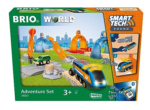 BRIO 36033 Smart Tech Sound Adventure Set - Interaktives Holzeisenbahn-Set inklusive Smart Tech Sound Lok mit Aufnahmefunktion und Abenteuer-Bahnübergang - Empfohlen für Kinder ab 3 Jahren von BRIO