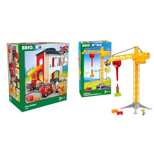 BRIO World 33833 Große Feuerwehr Station - Feuerwache mit Feuerwehr-Einsatzfahrzeug & World 33835 Großer Baukran mit Licht - Zubehör für die BRIO Holzeisenbahn - Empfohlen für Kinder ab 3 Jahren von BRIO