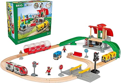 BRIO World 33989 Großes City Bahnhof Set - Umfangreiches Holzeisenbahn-Set mit Umsteigebahnhof - Empfohlen ab 3 Jahren von BRIO