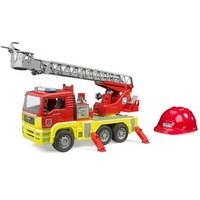 BRUDER 01760 MAN TGA Feuerwehr mit Drehleiter, Wasserpumpe und Licht und Sound Modul + Extra Spielhelm von BRUDER DIE PROFI SERIE