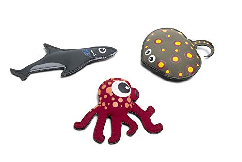 BS Toys Tauchtiere Kinder - Hai, Ray und Tintenfisch - Wasserspielzeug für Kinder - ür Kinder ab 5 Jahren - bunte Unterwasserspielzeuge - Mit Sand gefüllte Strandtiere aus Neopren - 21 × 2.5 × 14 cm von BS Toys