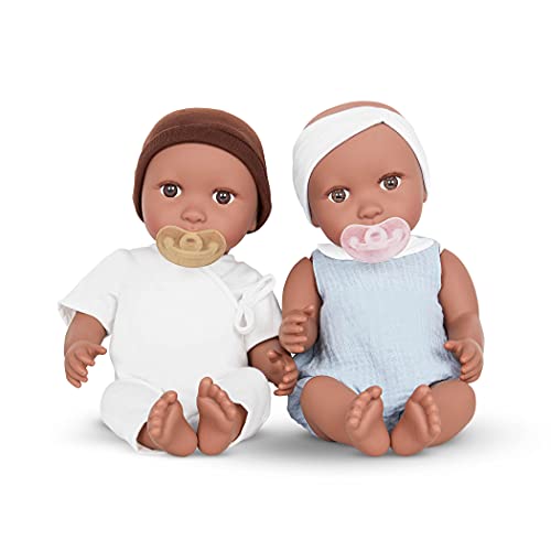 Babi 2 Baby Puppen Zwillinge Mädchen Junge mit Kleidung und Schnuller – Weiche 36 cm Puppen mit dunklerem Hautton und braunen Augen – Spielzeug Set ab 3 Jahre von Battat