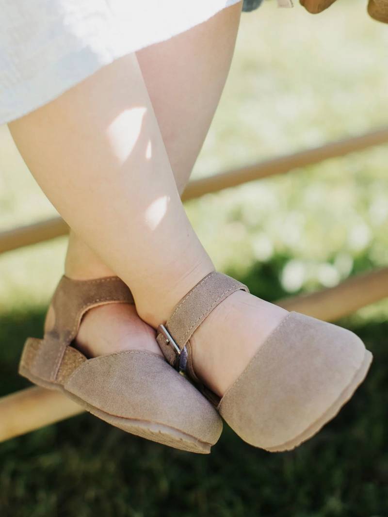 BabyMocs Astrid Kinder Sandalen, Beige, 22-23 von BabyMocs