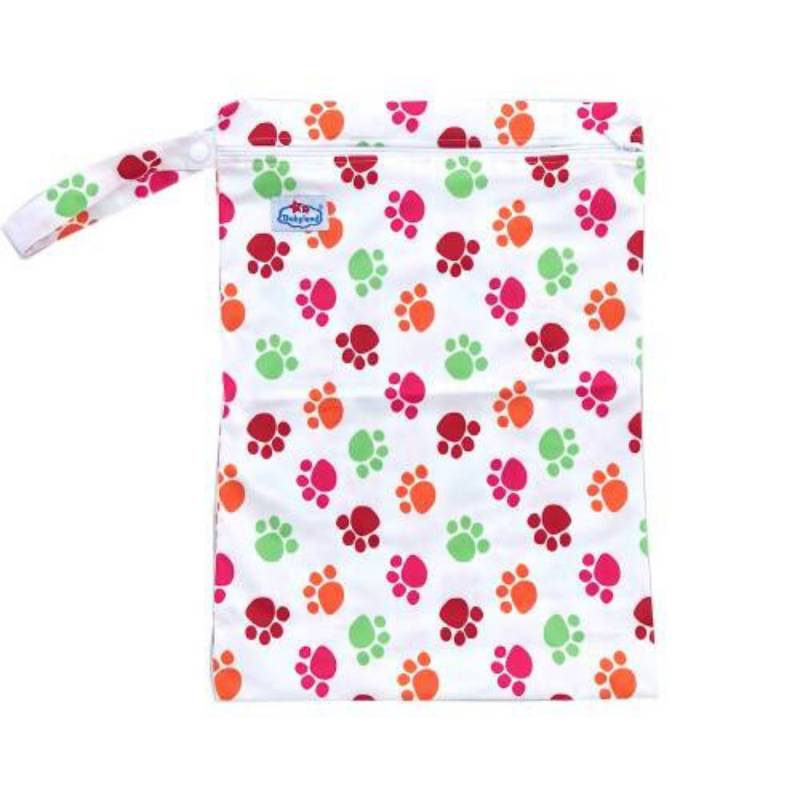 Babyland gemusterte Nasstasche (M) - Tatzen von Babyland