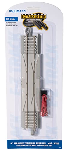 Bachmann Züge – Snap-Fit E-Z Track 22,9 cm gerader Terminal Rerailer mit Draht (1/Karte) – Nickel-Silber-Schiene mit Betonbindern auf grauem Straßenbett – HO-Skala, prototypische Farben, 44710 von Bachmann