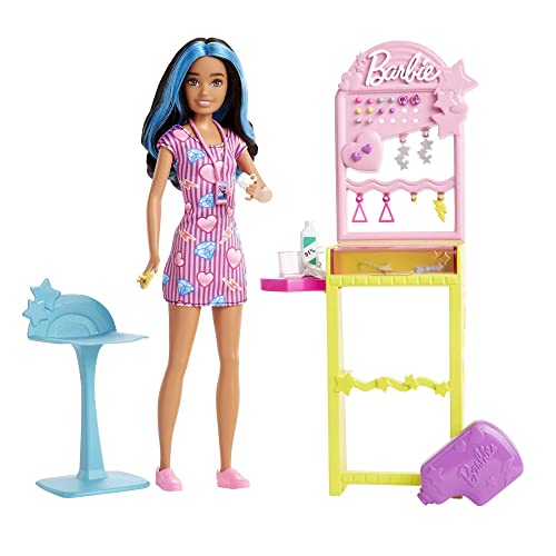 Barbie Skipper Erste Jobs Puppe und Accessoires - Station zum Ohrlochstechen, 10 Paar Ohrringe, Desinfektionsmittel, Wattepads, für Kinder ab 3 Jahren, HKD78 von Barbie