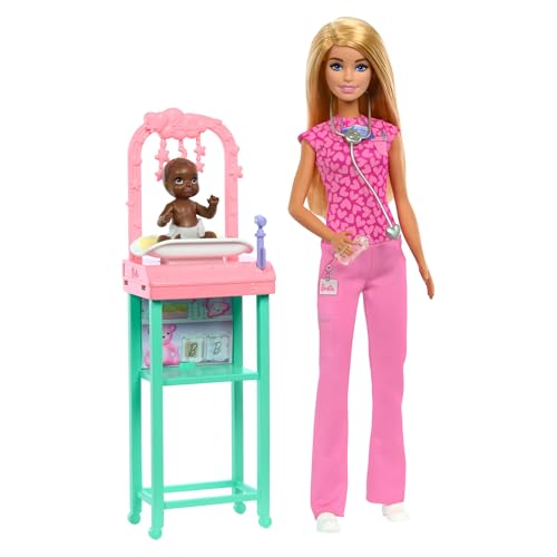 Barbie Kinderärztin-Puppe mit blonder Modepuppe und pinkfarbenem Kittel-Set, 1 Baby-Patientenpuppe mit Zubehör und Möbeln, JCR72 von Barbie