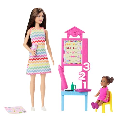 Barbie-Puppe Lehrerin mit brünetter Modepuppe mit gemustertem Kleid, 1 Kleinkind-Puppe und Unterrichtszubehör, JCR76 von Barbie