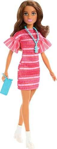Barbie und Teresa Rezept für Freundschaft Teresa-Modepuppe mit unverkennbarem Outfit zum An- und Ausziehen, mit Accessoires inklusive einer Halskette, JCT02 Barbie und Teresa Rezept für Freundschaft Teresa-Modepuppe mit unverkennbarem Outfit zum An- und Ausziehen, mit Accessoires inklusive einer Halskette, JCT02 von Barbie