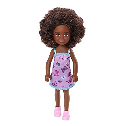 Barbie Chelsea Club – HGT03 – Puppe 15 cm beweglich – Mädchen mit rosa Kleid mit Schmetterlingen von Barbie